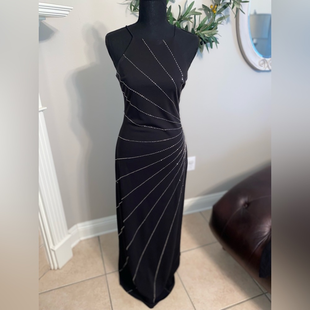 Size 6 black cocktail dress with beads De Laura